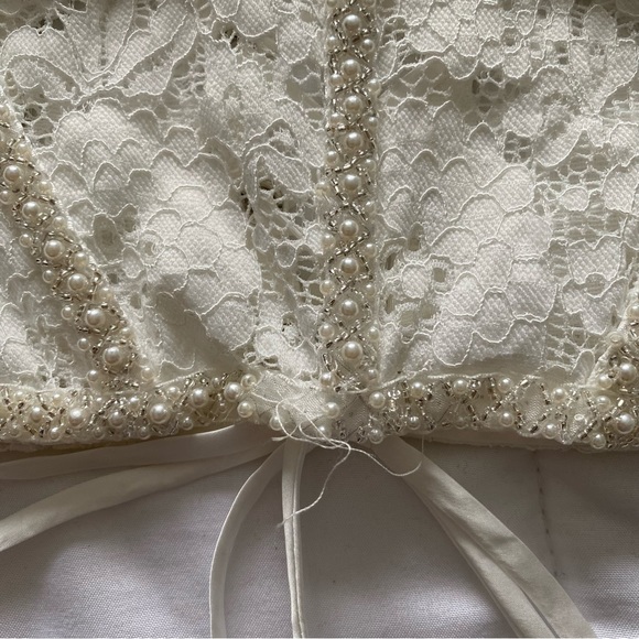 V. Chapman White Lace Crop Top - Picture 6 of 13